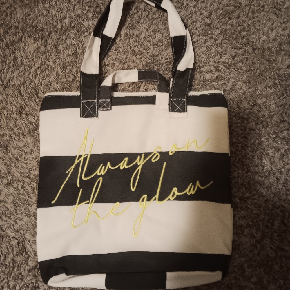 LIMELIFE Always On The Glow Tote Bag with Limelife Skincare Samples